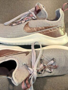 ~~Nike Free TR 8 Prem (AH8803-002) Gray & Bronze Womens 7.5